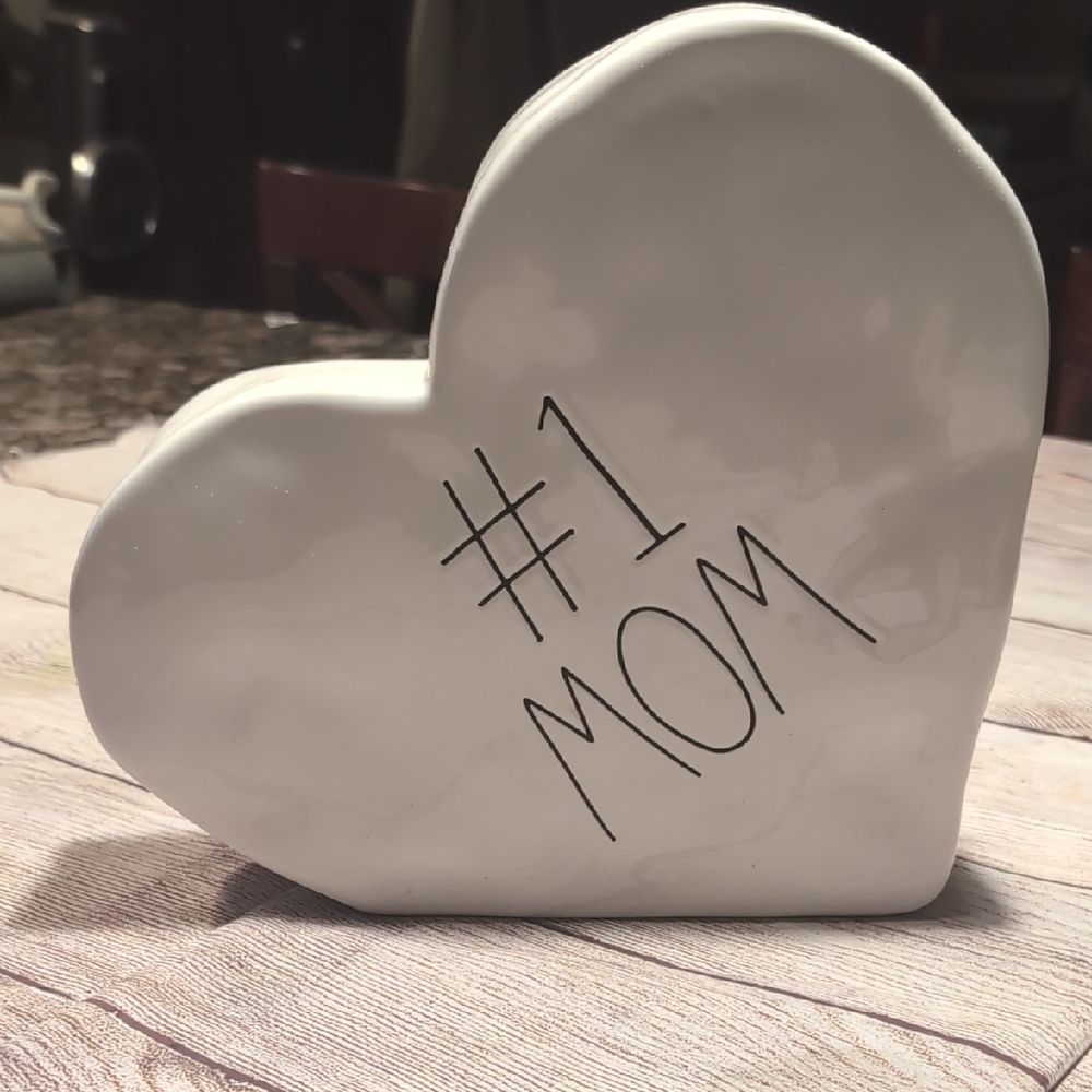Rae Dunn Large  White Ceramic Heart #1 Mom On Front Shelf Sitter